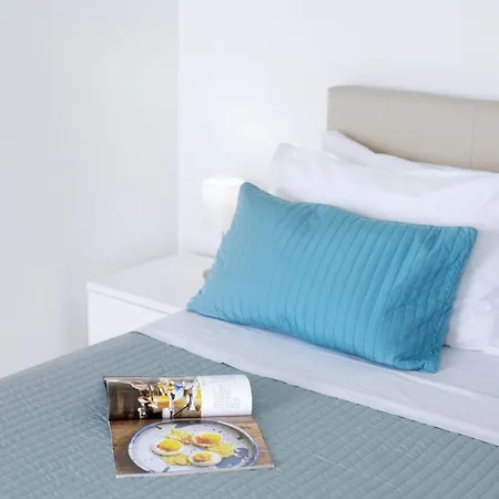 - Anna ポジターノ