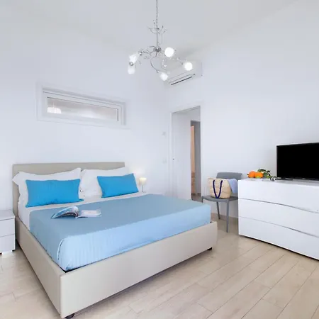 - Anna ポジターノ