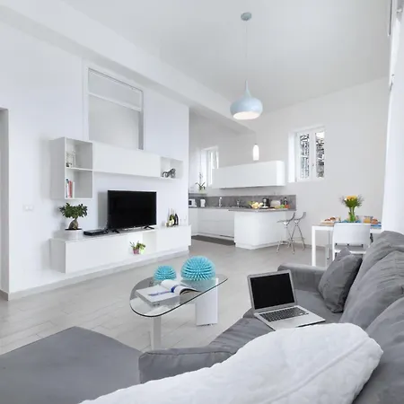 - Anna ヴィラ ポジターノ