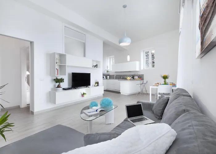 - Anna Villa Positano