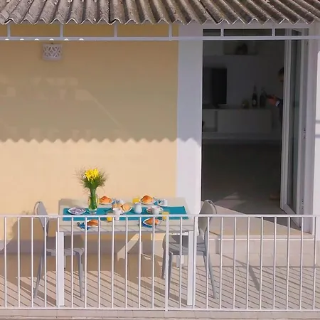 - Anna Vila Positano